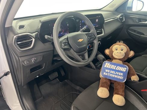 Used 2025 Chevrolet TrailBlazer LT w/ Driver Confidence Package image 9