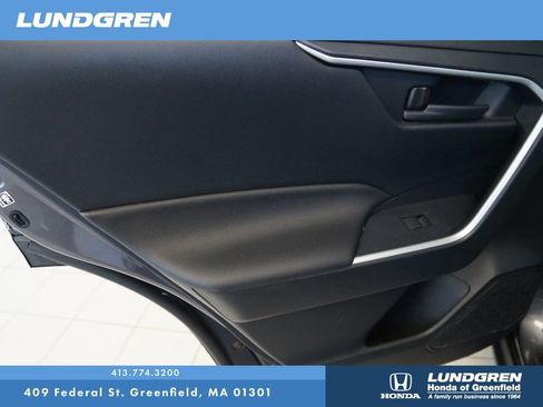 Used 2019 Toyota RAV4 LE w/ All Weather Liner Package AWD/4WD image 26