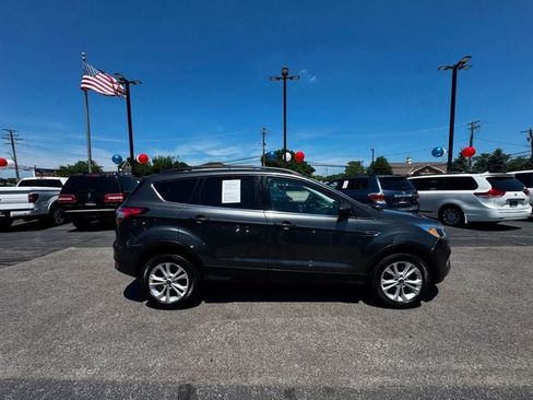 Used 2018 Ford Escape SE FWD image 4