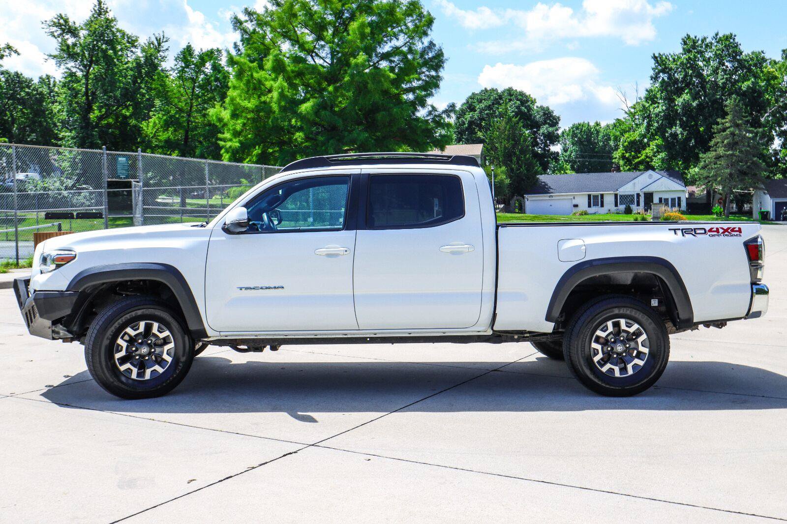 Used 2020 Toyota Tacoma TRD Off-Road AWD/4WD image 4