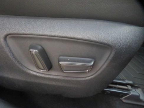 Used 2020 Toyota Highlander XLE FWD image 31