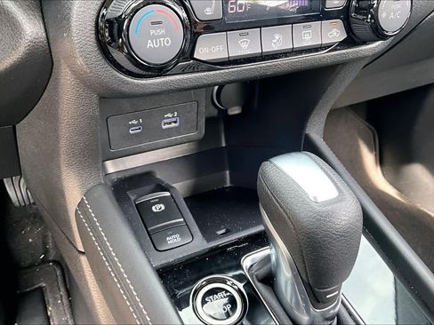 Certified 2023 Nissan Kicks SR w/ SR Premium Package FWD image 31