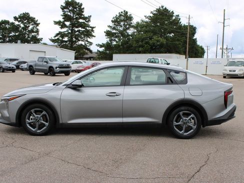 Used 2025 Kia K4 FWD image 3