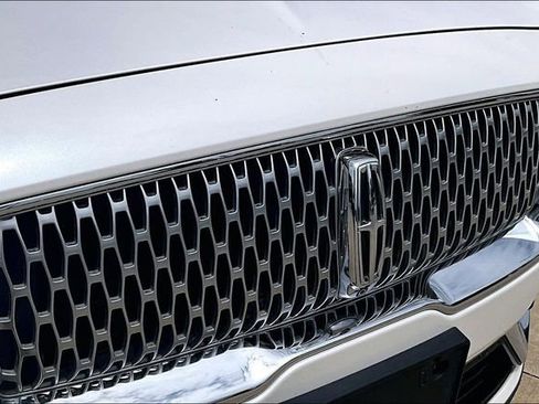 Used 2019 Lincoln Nautilus Reserve AWD/4WD image 32