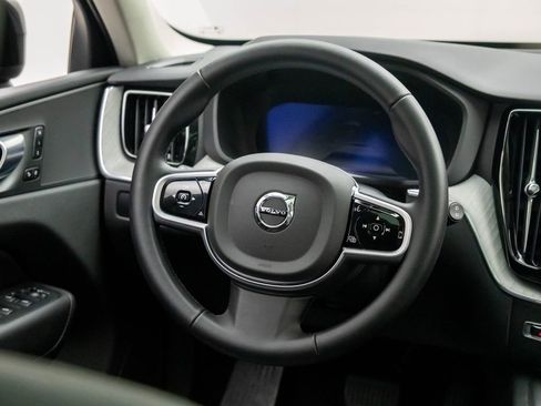 Used 2025 Volvo XC60 B5 Plus image 10