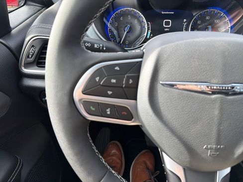 New 2026 Chrysler Pacifica Limited image 23