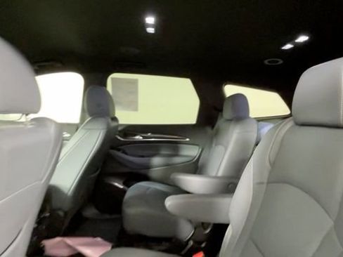 Used 2022 Buick Enclave Essence w/ Sport Touring Edition FWD image 17