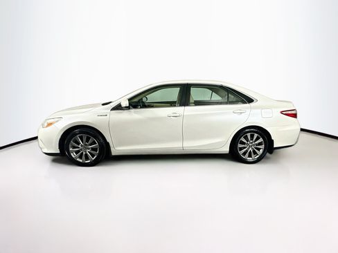 Used 2017 Toyota Camry XLE w/ Moonroof Package FWD image 4