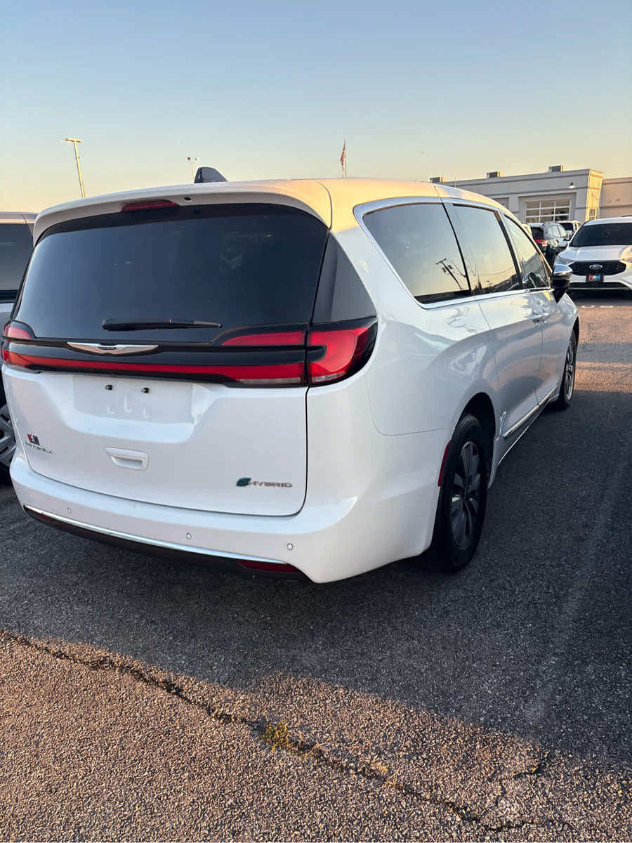 Used 2023 Chrysler Pacifica Limited FWD image 29