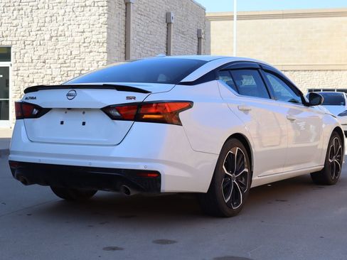 Used 2024 Nissan Altima 2.5 SR FWD image 3