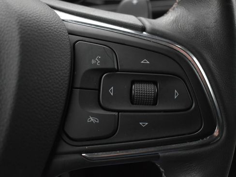 Used 2023 Buick Envision Essence w/ Technology Package I image 21