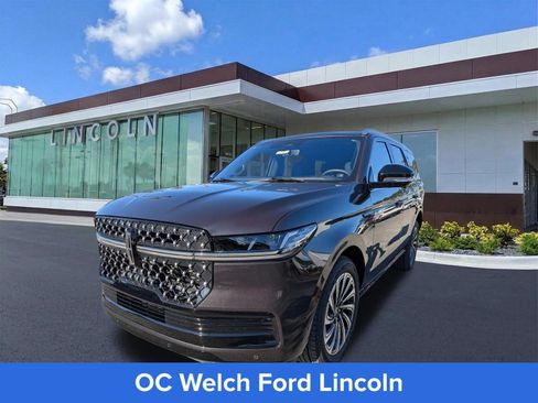 Certified 2025 Lincoln Navigator Black Label AWD/4WD image 9