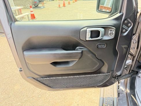 Used 2018 Jeep Wrangler Unlimited Sport S AWD/4WD image 16