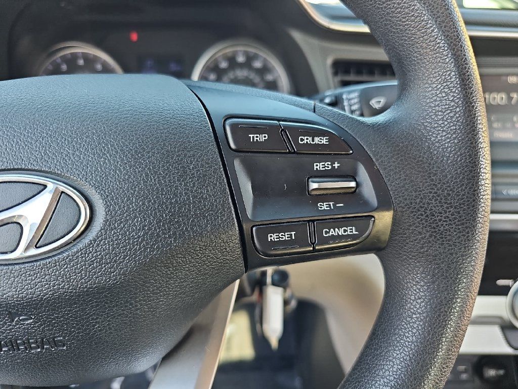 Used 2019 Hyundai Elantra SE FWD image 17
