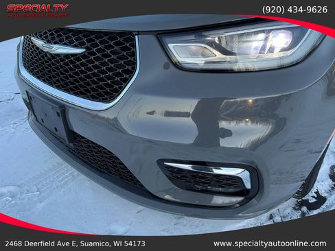 Used 2022 Chrysler Pacifica Touring-L image 11