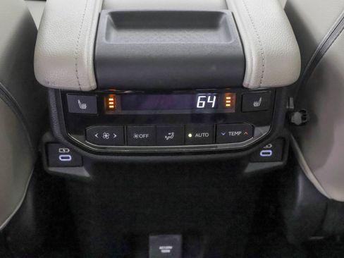 Used 2024 Toyota Grand Highlander AWD image 39