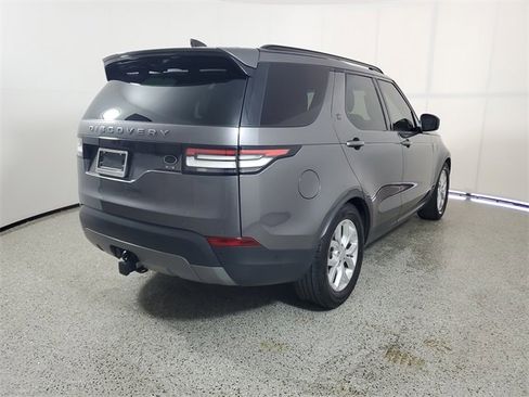 Used 2017 Land Rover Discovery SE image 4