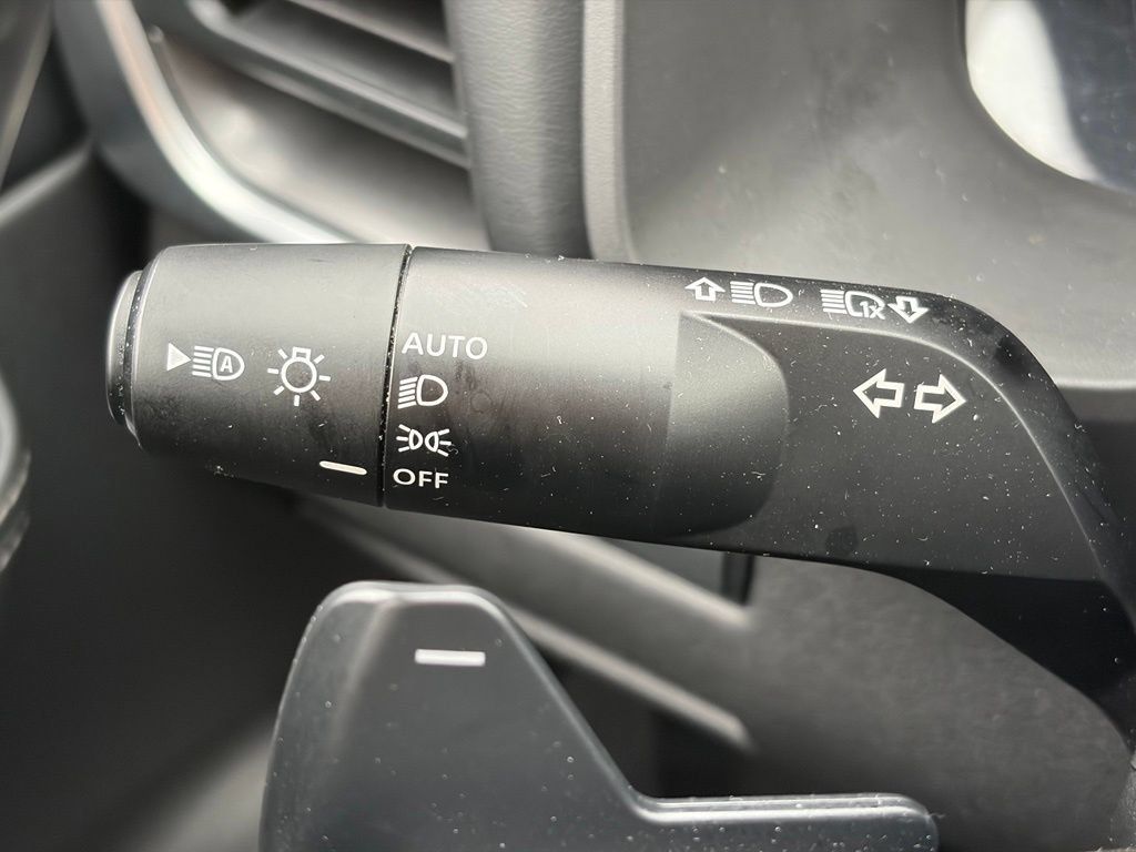 Used 2025 Nissan Rogue SV AWD/4WD image 25