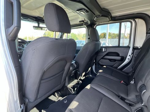 Used 2023 Jeep Gladiator Overland image 27