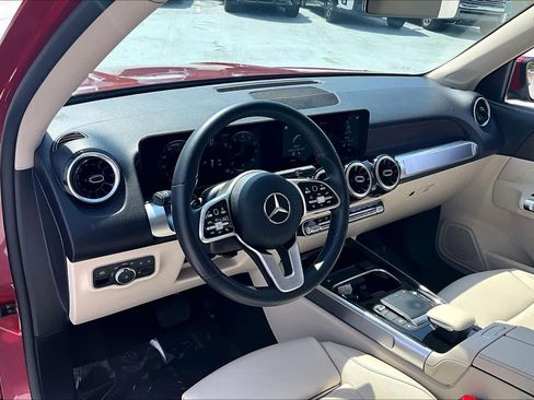 Used 2022 Mercedes-Benz GLB 250 4MATIC w/ Premium Package Lite image 18