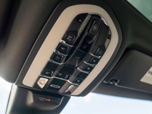 Certified 2026 Porsche Macan AWD/4WD image 21