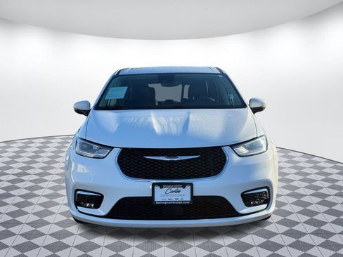 Used 2023 Chrysler Pacifica Touring-L image 2