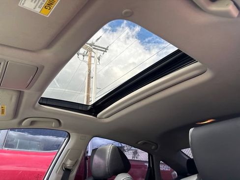 Used 2020 Honda Accord Touring image 4
