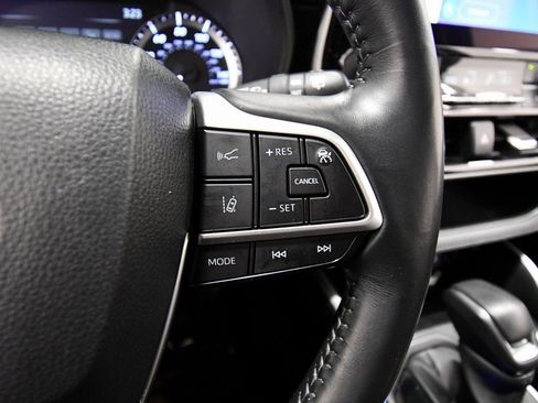 Used 2024 Toyota Highlander LE image 21