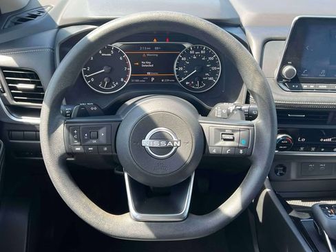 Used 2024 Nissan Rogue SV AWD/4WD image 14