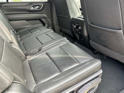 Used 2023 Chevrolet Suburban LT image 18