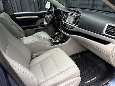 Used 2017 Toyota Highlander XLE image 21
