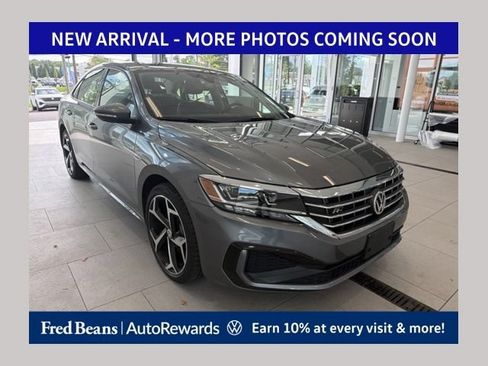 Used 2020 Volkswagen Passat 2.0T R-Line FWD image 1
