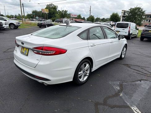 Used 2018 Ford Fusion SE FWD image 6