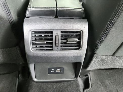 Used 2023 Nissan Rogue SV image 14