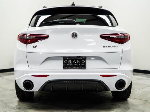 Used 2023 Alfa Romeo Stelvio Veloce image 9