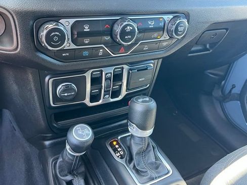 Used 2024 Jeep Wrangler Unlimited AWD/4WD image 20
