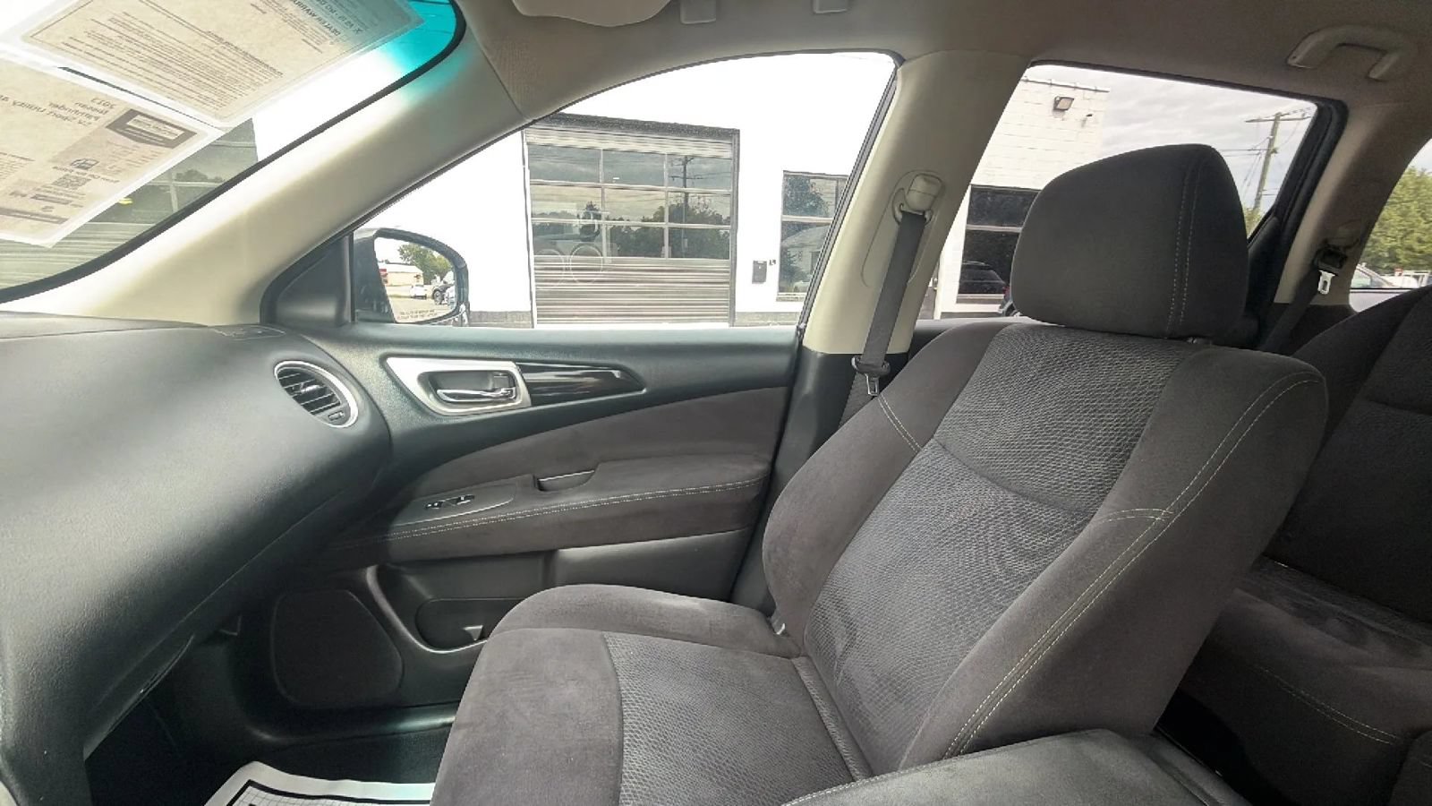 Used 2013 Nissan Pathfinder SV AWD/4WD image 29