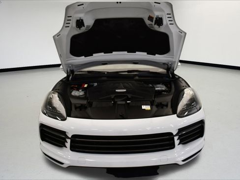 Used 2022 Porsche Cayenne Platinum Edition image 13