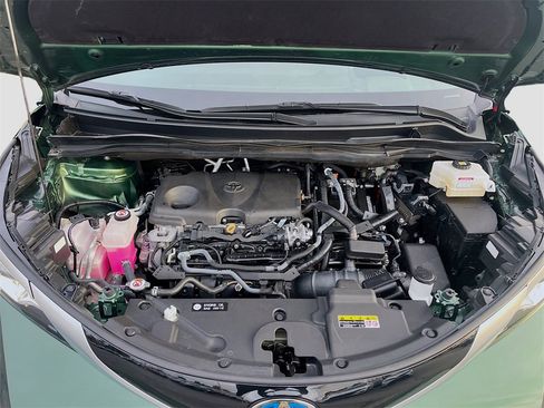 Used 2024 Toyota Sienna Platinum image 33