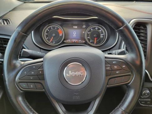 Used 2019 Jeep Cherokee Trailhawk image 10