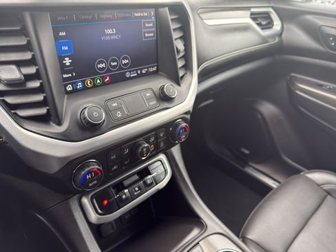 Certified 2022 GMC Acadia SLT w/ Preferred Package image 22