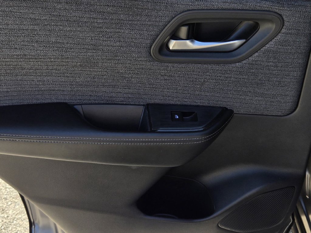 Certified 2023 Nissan Rogue SV FWD image 10