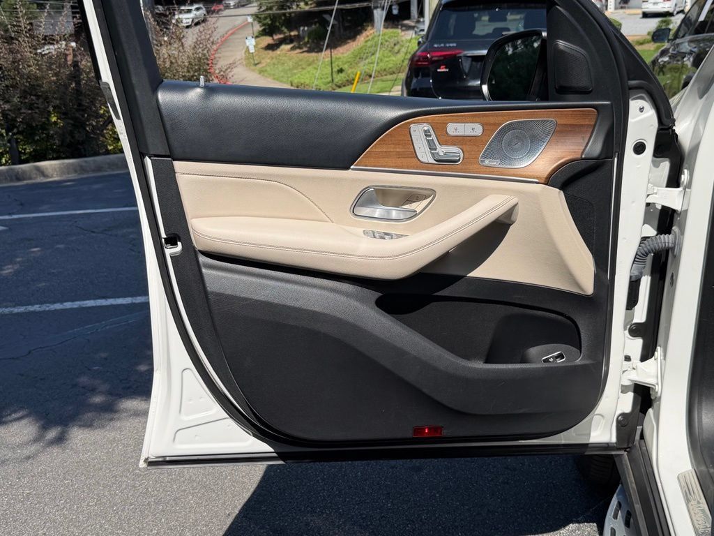 Used 2022 Mercedes-Benz GLE 450 4MATIC w/ AMG Line Exterior image 28
