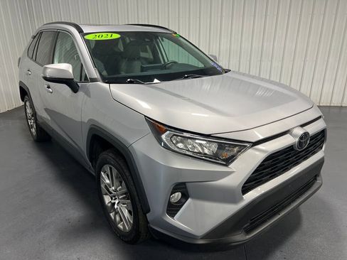 Used 2021 Toyota RAV4 XLE Premium image 22