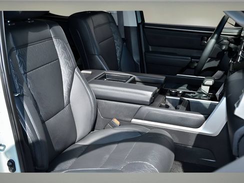 Used 2024 Toyota Tundra Limited AWD/4WD image 30