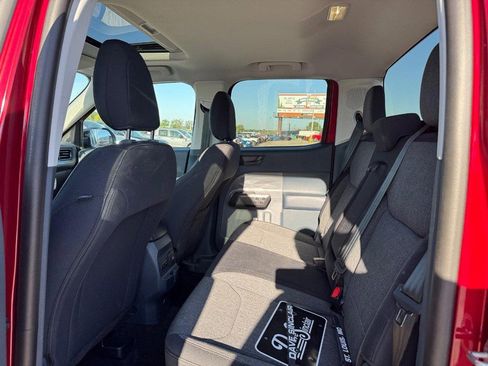 New 2025 Ford Maverick XLT w/ XLT Luxury Package image 12