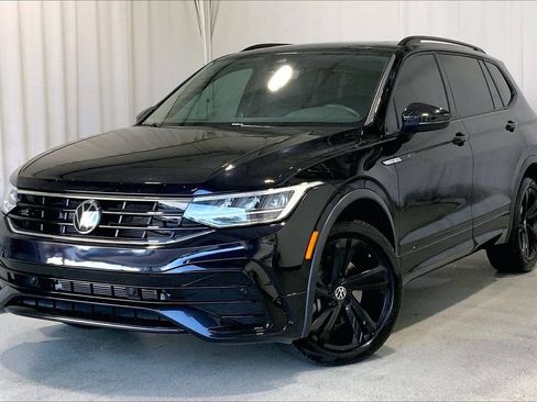 Used 2024 Volkswagen Tiguan SE R-Line FWD image 12