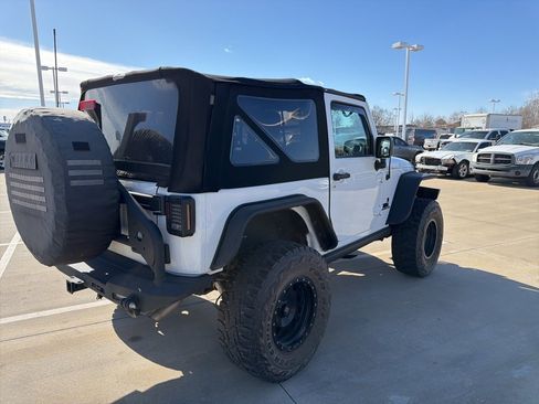 Used 2015 Jeep Wrangler Rubicon w/ Power Convenience Group image 8