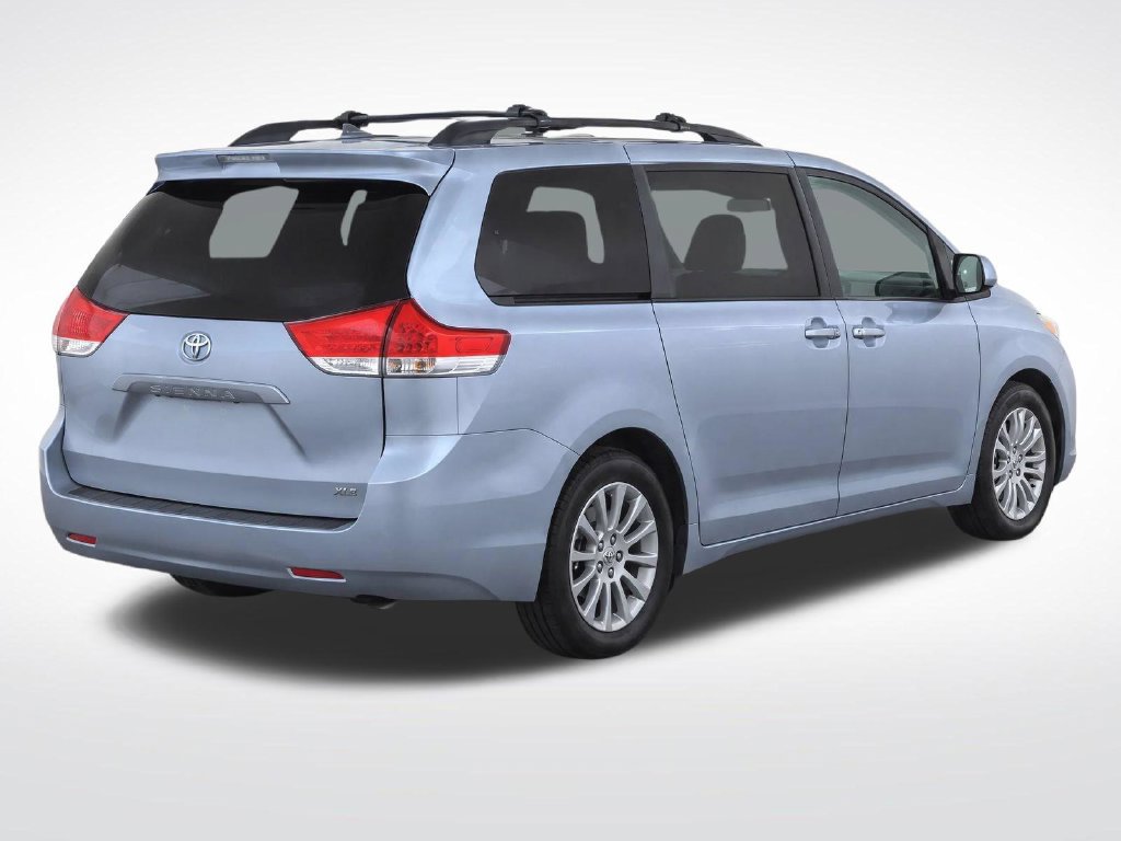 Used 2011 Toyota Sienna XLE FWD image 3