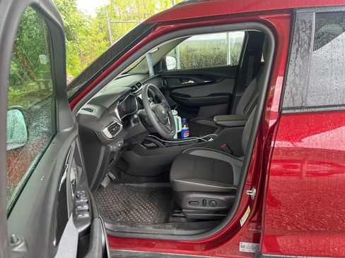 Used 2023 Chevrolet TrailBlazer LT w/ Convenience Package FWD image 6